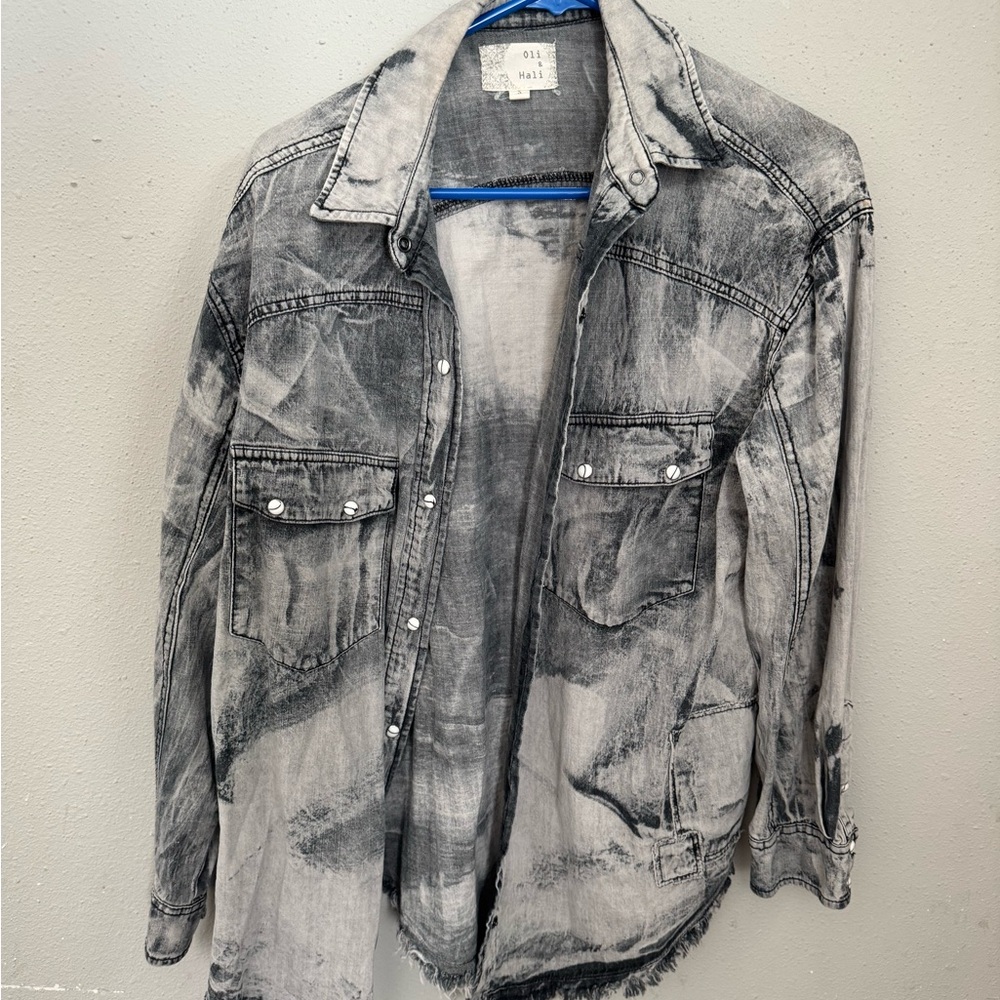 Women’s oversized Distressed Denim Jacket